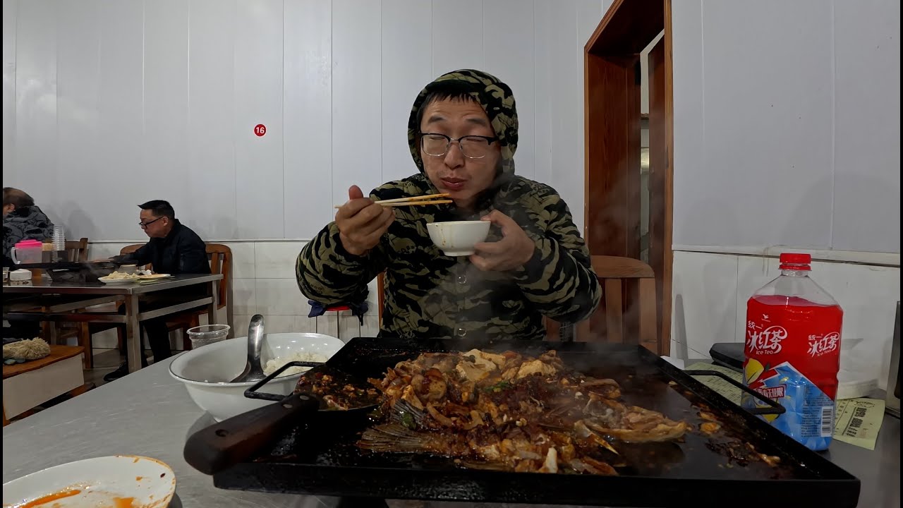 桥下露营一夜没睡，被迫赶路，却因祸得福，得偿所愿