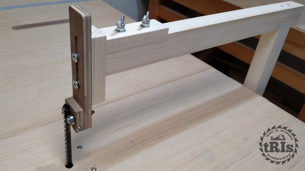 How To Make A Jigsaw Table Blade Guide - DIY Woodworking