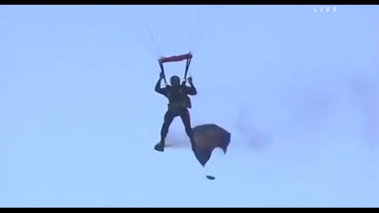 Pak Army Paratrooper Jumping Into Gaddafi Stadium Lahore PSL Pakistan Super League Final 2017
