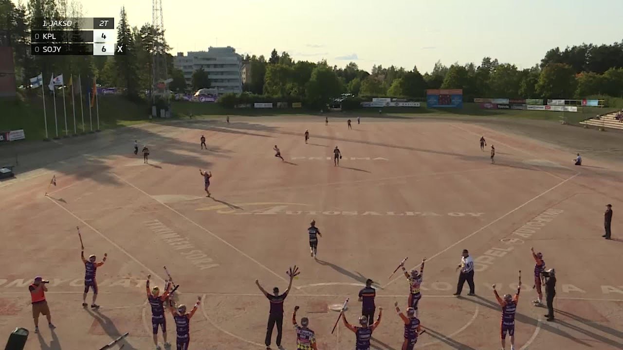Kouvolan Pallonlyöjät ja Sotkamon Jymy harrastivat tiukkaa vääntöä loppuun asti Kouvolassa
