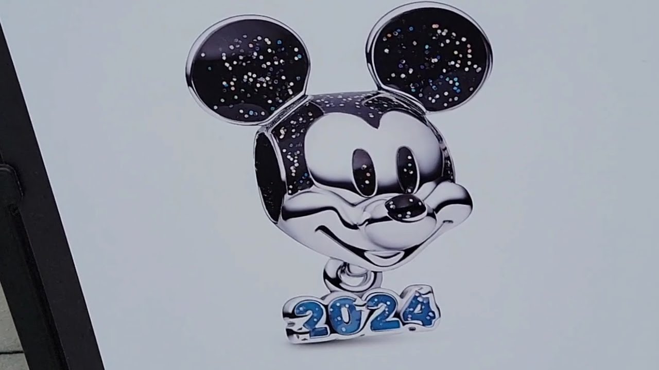Shopping Legends of Hollywood inside Disney’s Hollywood Studios. Pandora! Sub & join me 👀 inside