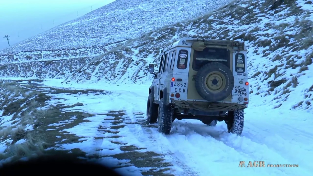 LAND ROVER DEFENDER BEAUTIFUL SNOW OFFROAD ON THE PYRENEES-4X4  NIEVE PIRINEOS