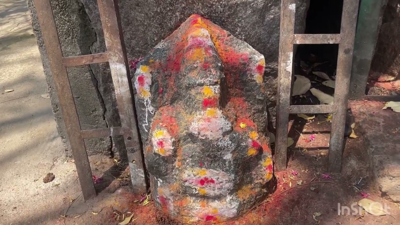 ಹುಟ್ಟು ಕಲ್ಲಿನ ಬಸವ ನೋಡ ಬನ್ನಿ ಬೊಮ್ಮತನ ಹಳ್ಳಿ ಗೆ.   