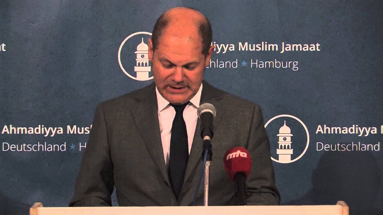 Bürgermeister Olaf Scholz bei der Ahmadiyya Muslim Jamaat KdÖR Hamburg