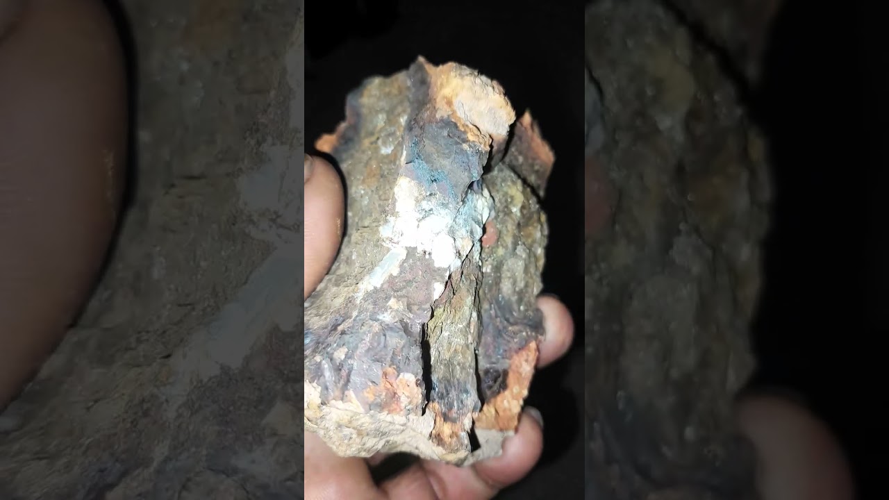 MINERAL COM INCLUSÃO DE MALACACHETA MINERIO DE FERRO E PIRITA OURO DE TOLO