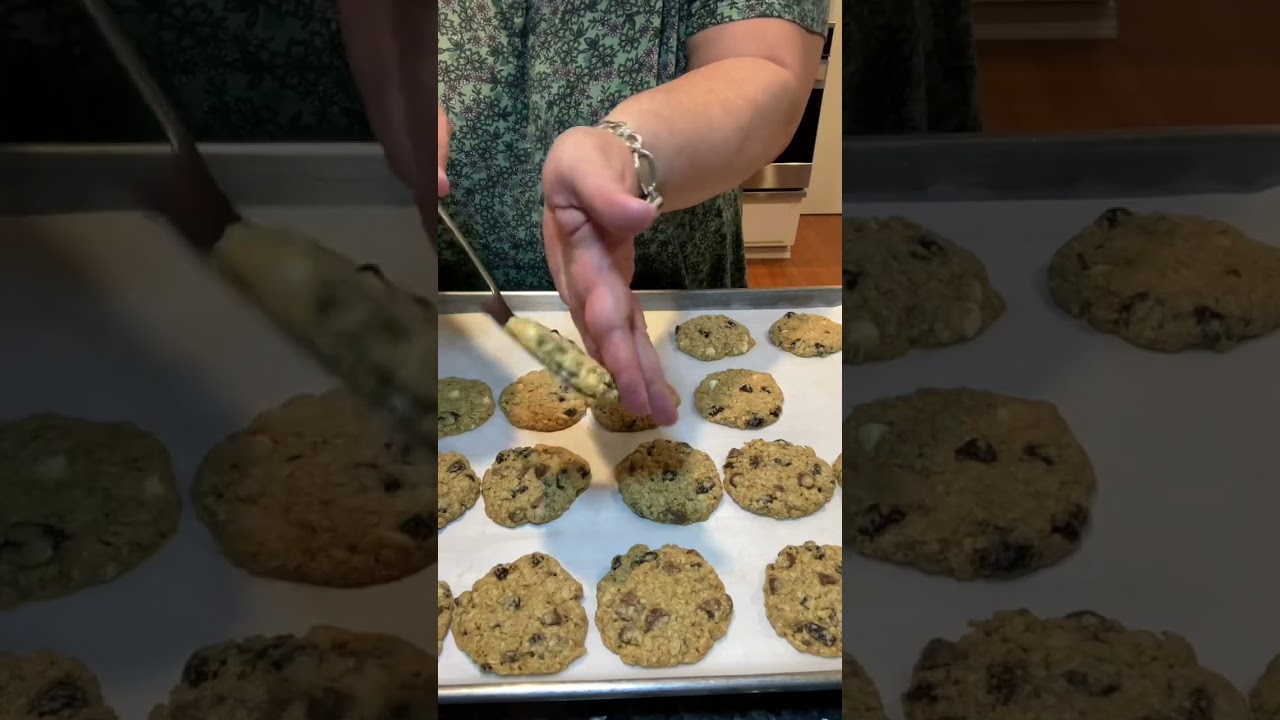 Line Cookie Sheet With Parchment Paper #TheRighteousKitchen #CookieBakingTips