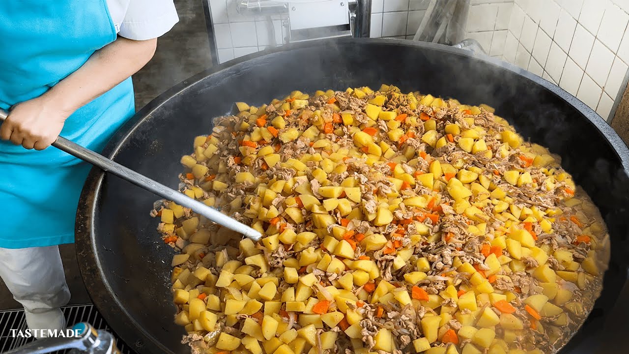 約350人分の肉じゃがを一気に作る！学校給食の裏側に潜入【わかめご飯もあるよ】