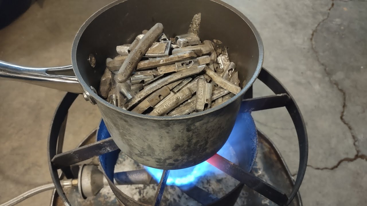 (305) melting down some lead wheel weights