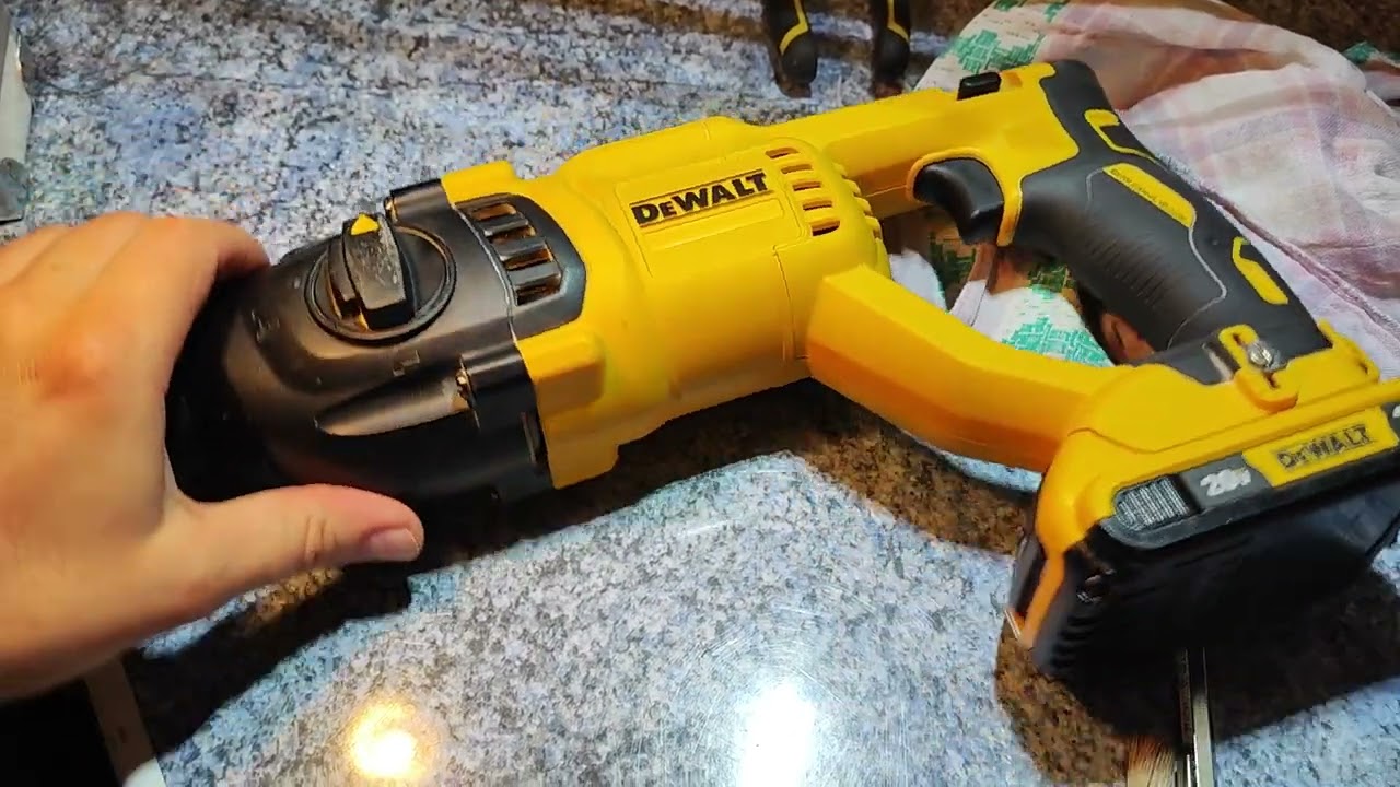 DEWALT DCH 133 ремонт кнопки