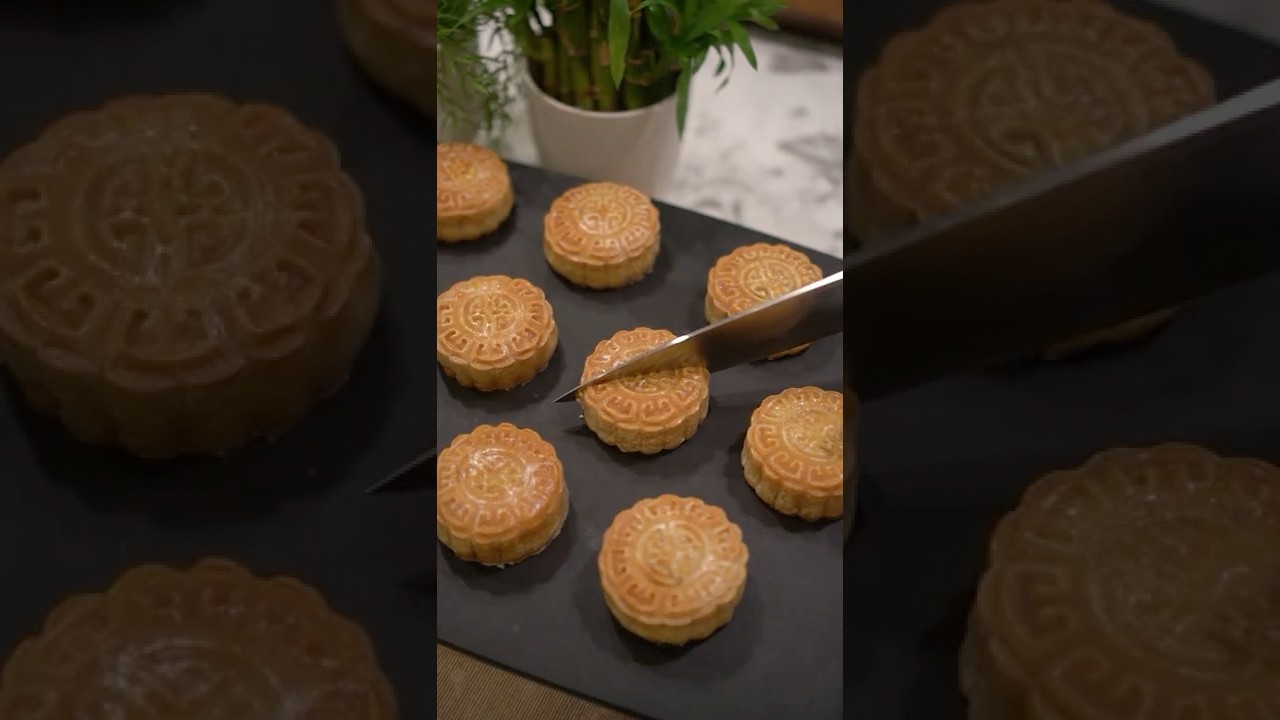 Classic Lotus Seed and Salted Egg Yolk Mooncakes#mooncakes