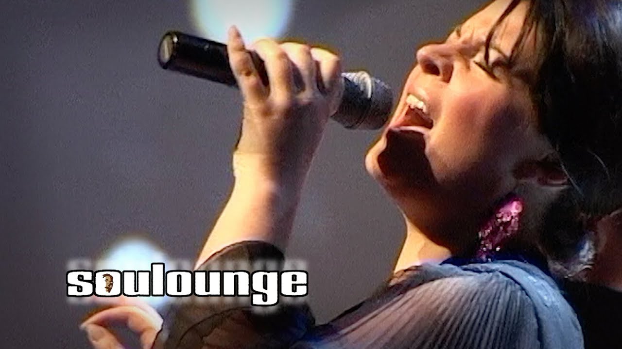 Soulounge feat. Miss Platnum - Safe And Warm (Official Live Video)