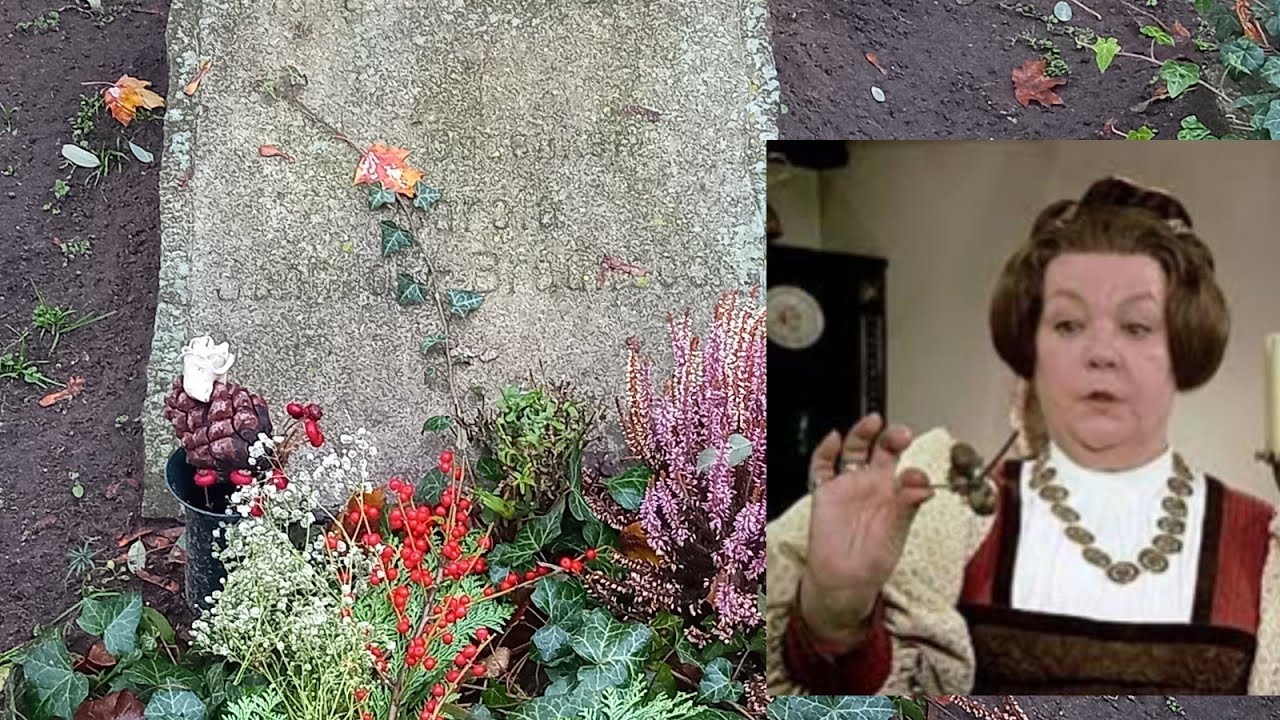 Besuch am Grab von Carola braunbock, Stiefmutter drei Haselnüsse für aschenbröddel DEFA