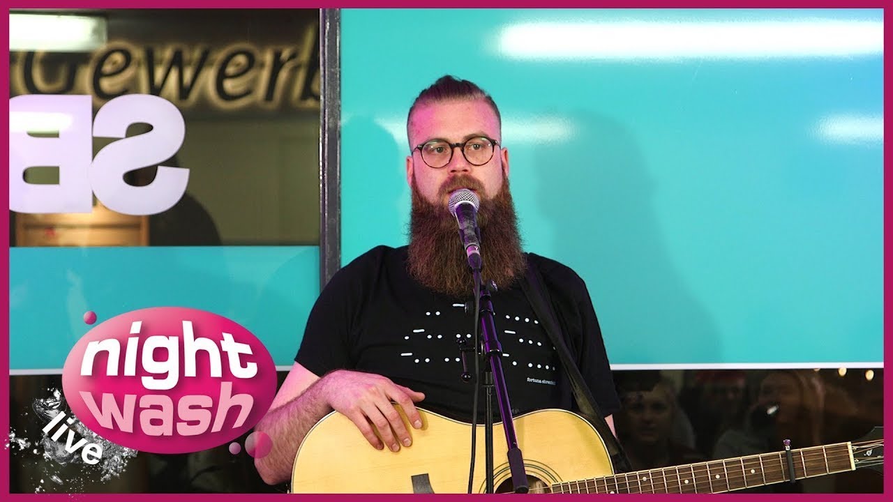 Die MILFI! Wie krass ist B&auml;tz denn? | NightWash Live