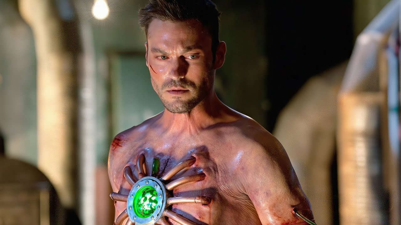 " مجموعه من النيازك بتضرب كوكب الأرض وبينزل معاهم طفل مش عادى وبيمتلك قدرات خارقة "