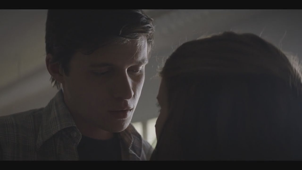 A Teacher 1x02 - Eric kisses Claire (Nick Robinson & Kate Mara)