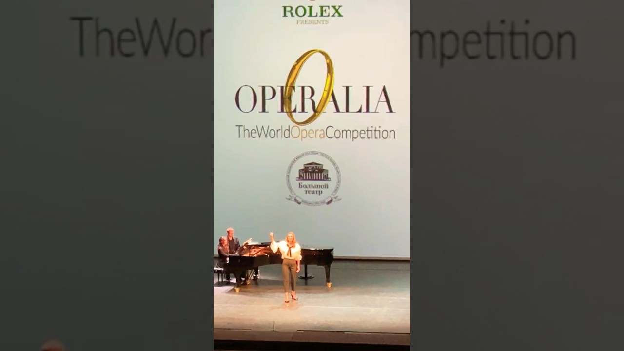 Salut, everyone!👋🏼 #opera #singer #operasinger #operalia #competition #mezzo #classicalmusic