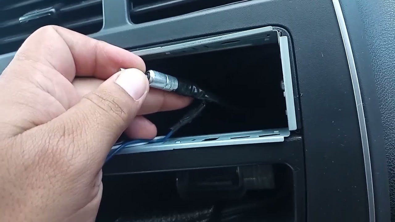 Como colocar antena interna no kwid.
