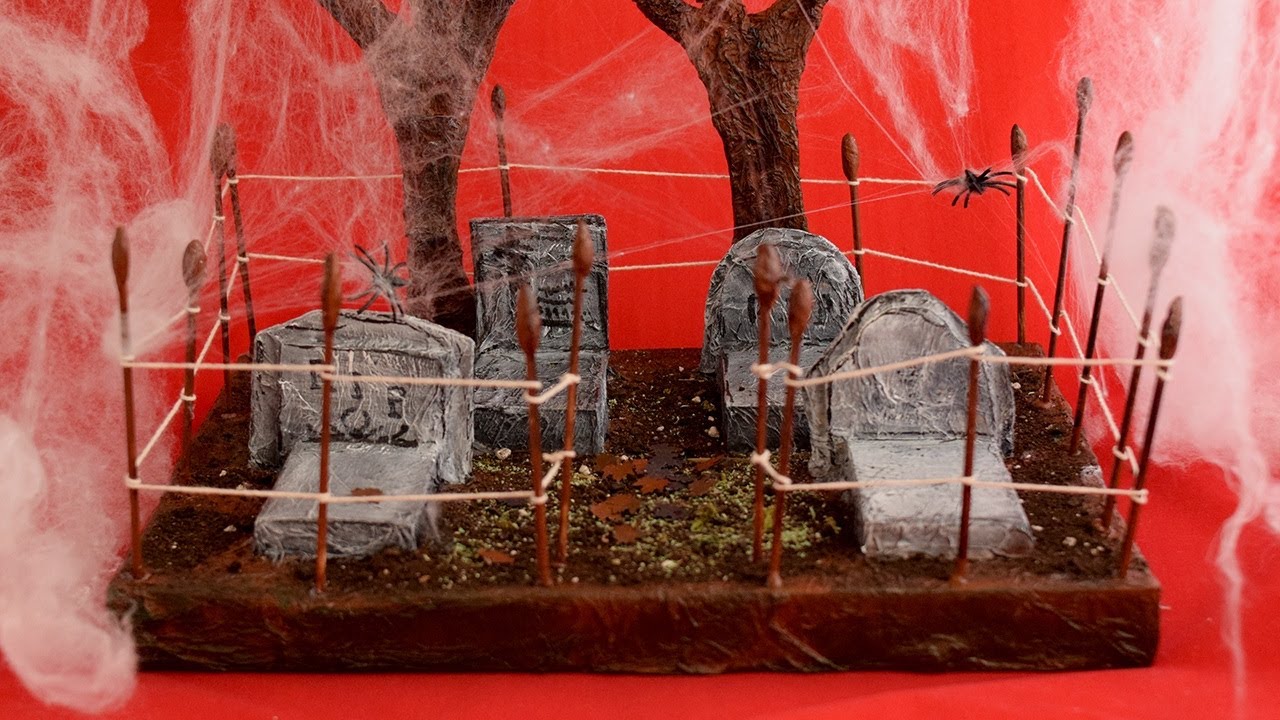 CEMENTERIO tenebroso para HALLOWEEN de CARTÓN.