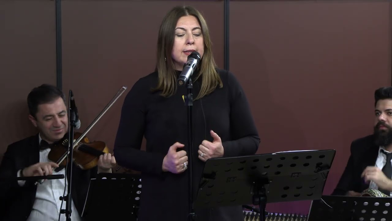 Zeynep Tur - Zil şal ve gül & Karşıyakada İzmir’in gülü