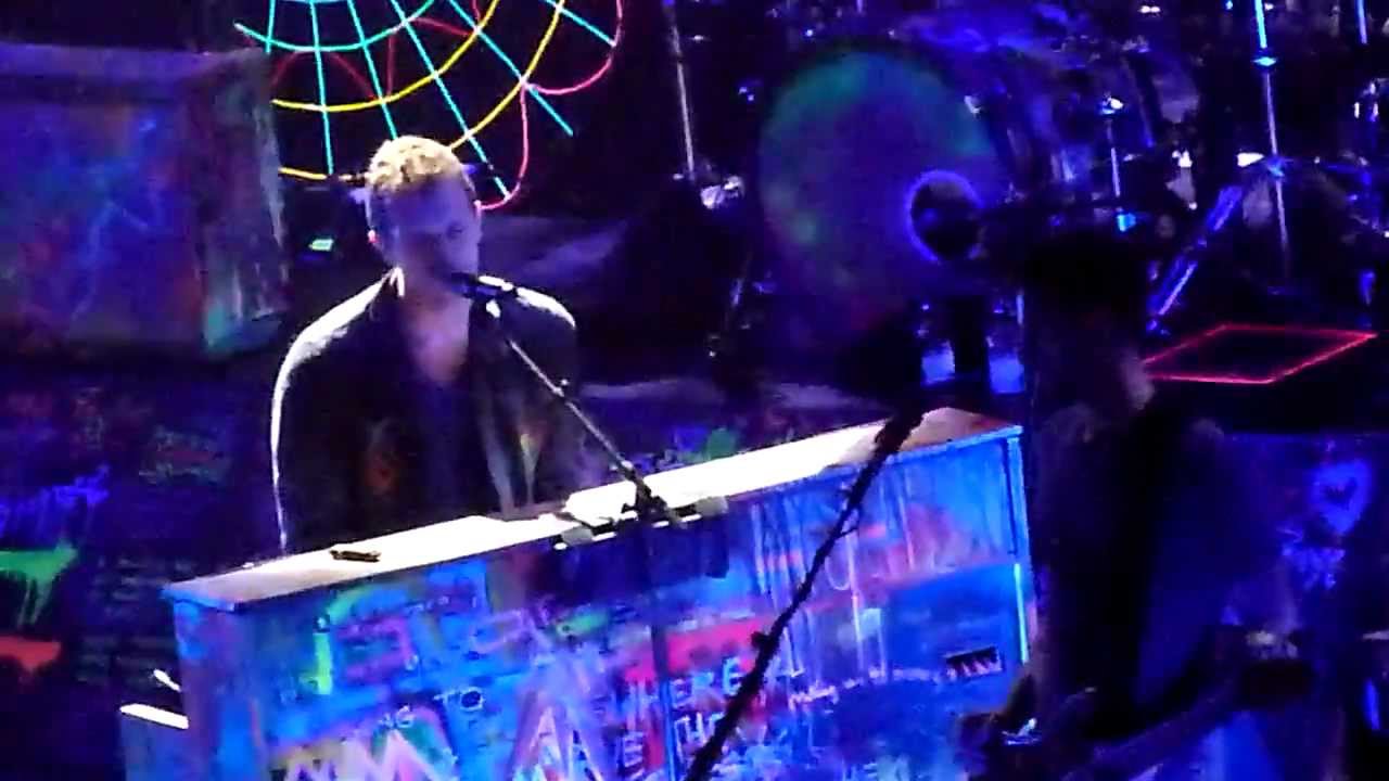 Coldplay  - Paradise - live Manchester 4 december 2011 - HD