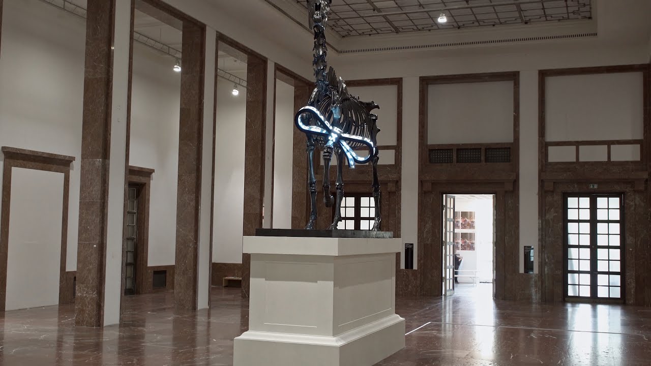 Ausstellung — Hans Haacke: Gift Horse