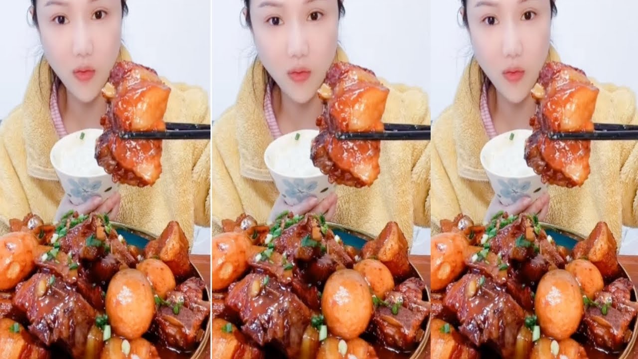 Eat delicious pork and duck egg soup