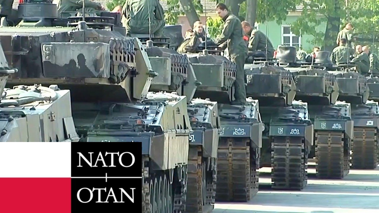 Польша, НАТО. Мощные танки Leopard 2A5 во время учений союзных войск.