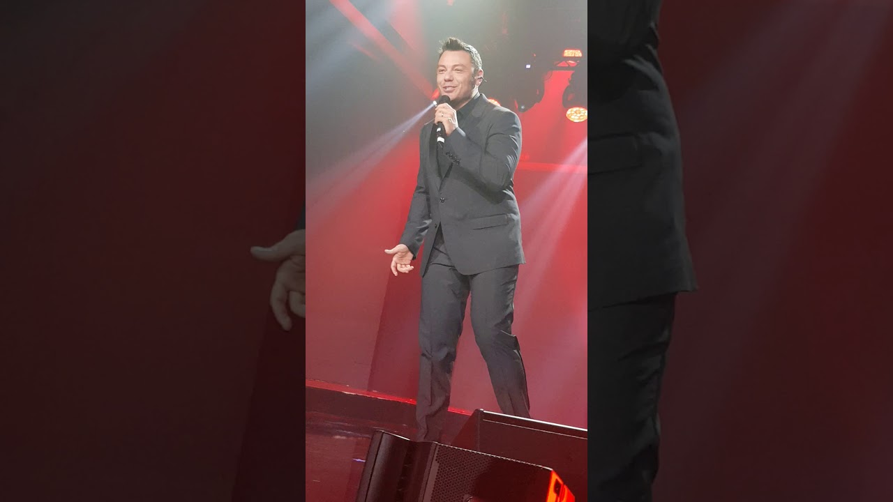 In mezzo a questo inverno - Tiziano Ferro live a VivaRaiPlay Fiorello ROMA 11/12/19 Via Asiago
