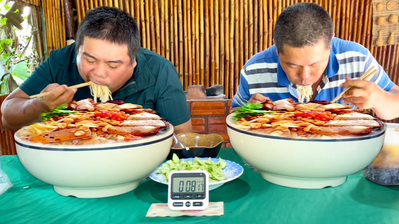 Thử Thách Ăn 5 Ký Bún Heo Quay - Anh Tuấn Sumo VS Anh Quẹo