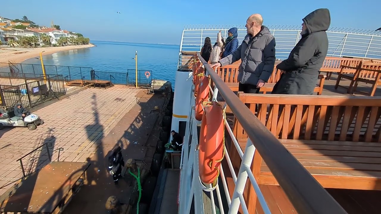 トルコ・イスタンブール　Sehir Htlari(市営フェリー） PASABAHCE　プリンセス諸島　 Kinaliada島入港シーン