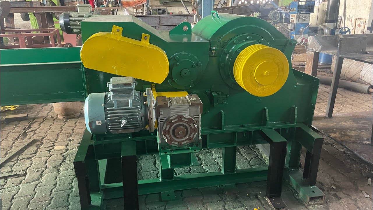 लकड़ी से बुरादा बनाने की मशीन ।। sawdust 9355929292 || sawdust making machine || akarshakti.com