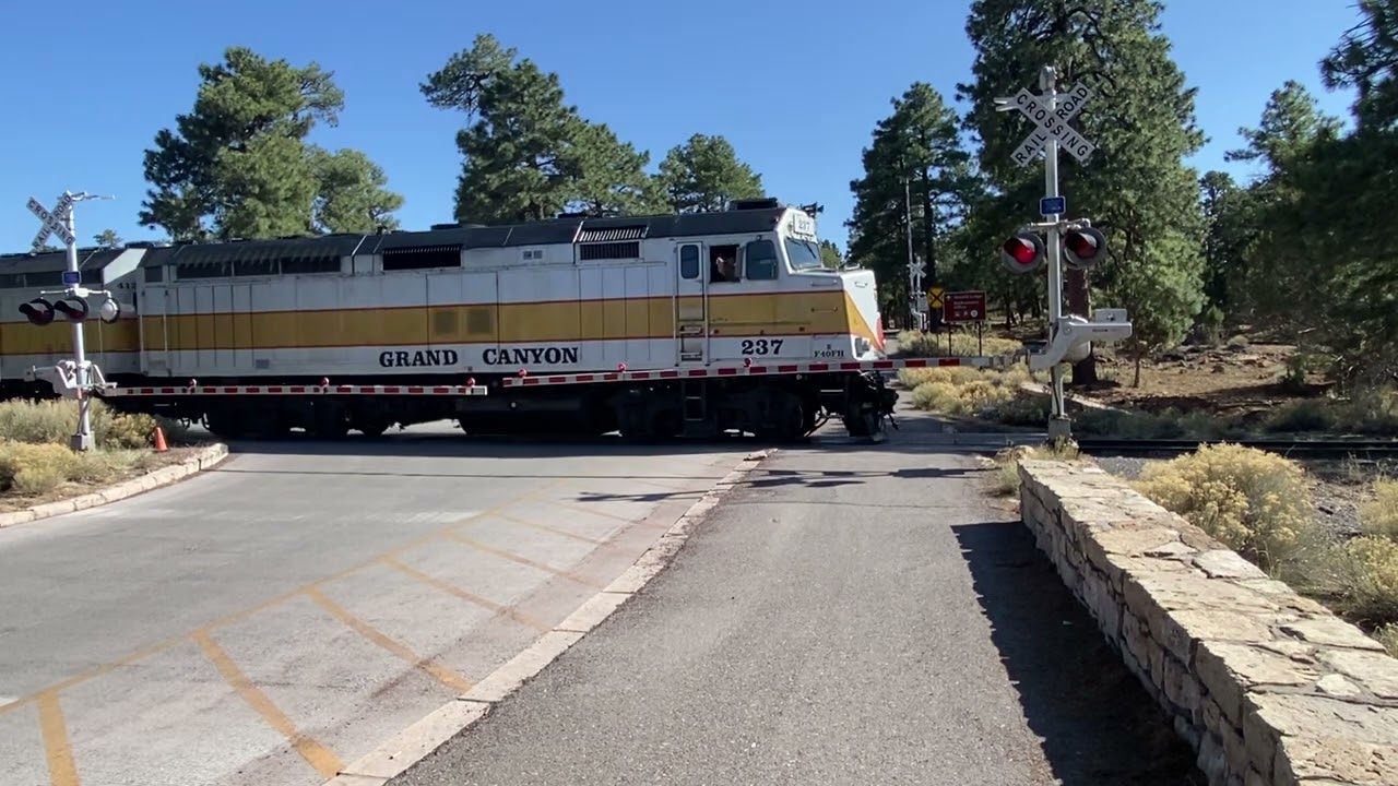 (First Video) Level Crossing, Grand Canyon Village, USA