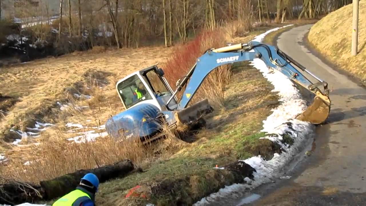 Čist&aacute; Jizera-Turnov. Bagr stoup&aacute; do 70%. Excavator climbs to 70%..wmv