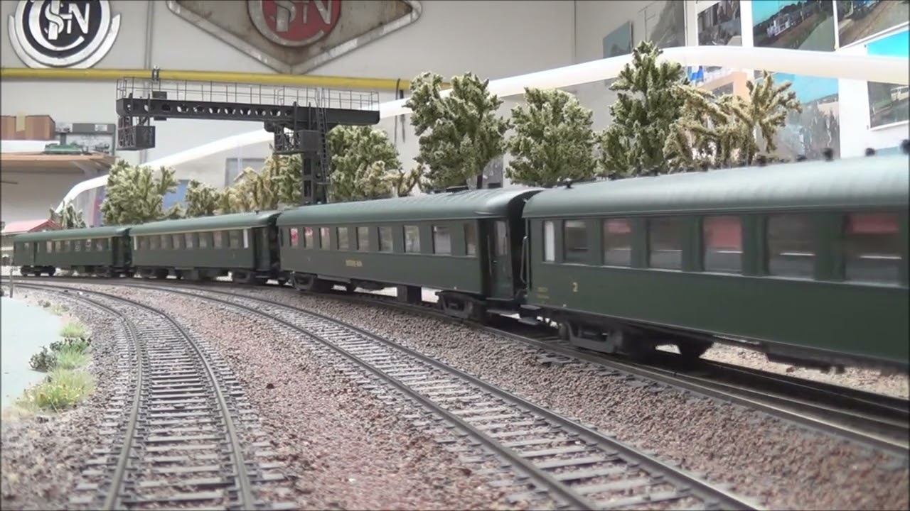 CC 80001  « Belphégor » et sa rame de voyageurs