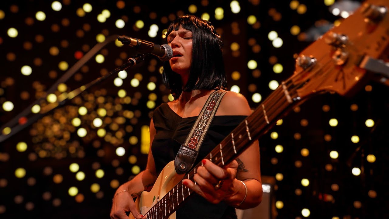 Khruangbin - Balls and Pins ii (Live on KEXP)