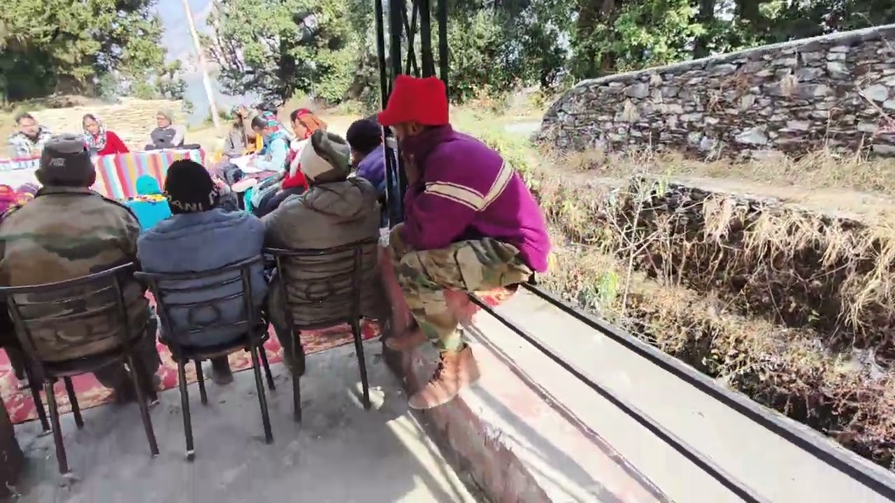 गांव घेस देवाल चमोली में पशु पालन विभाग द्वारा संचालित पशु शिविर मेला 