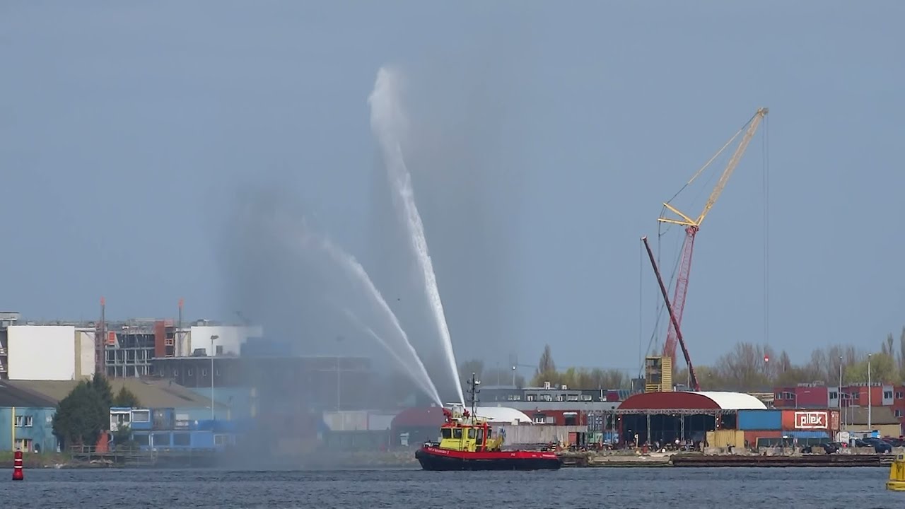 Sleepboot Port of Amsterdam 5 spuit met waterkanon