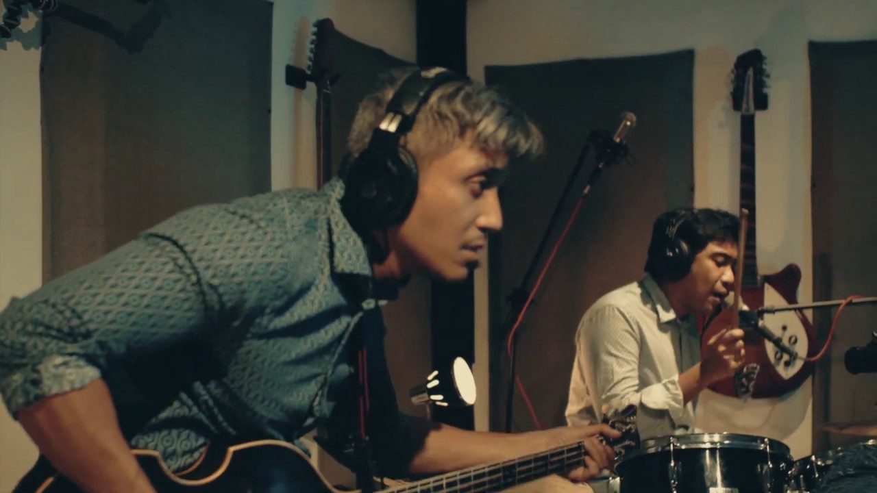 THE BLOOMFIELDS - DON'T GO AWAY  [OASIS COVER ]