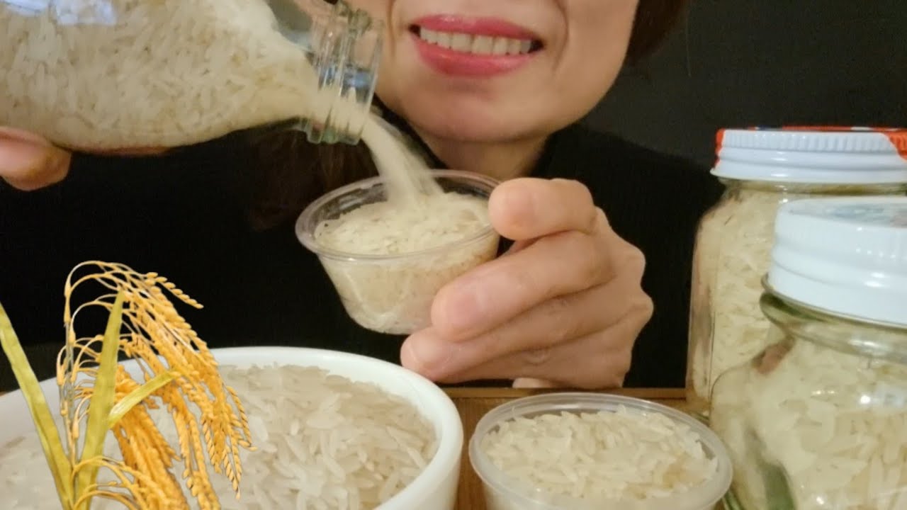 |101|ASMR raw rice eating.Eat raw rice in a bottle/Makan beras mentah dalam botol@SuChinASMR