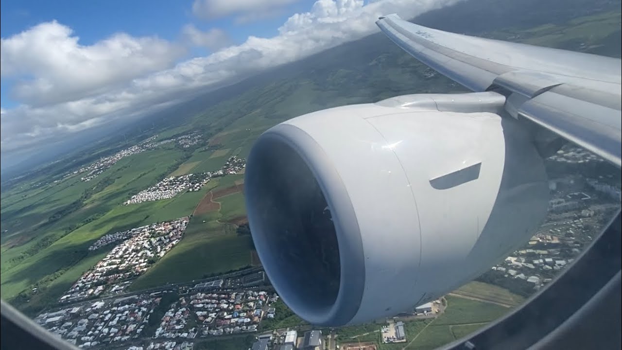 Air Austral B777-300 F-OLRE Push-Back And TakeOff 11/01 @airaustralofficiel