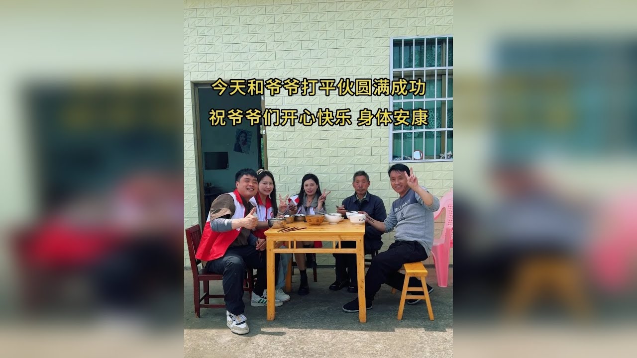 今天在集市上遇到一位朴实的爷爷，为他做上一顿热乎乎的饺子，简单的陪伴，希望能给他带来一丝温暖。