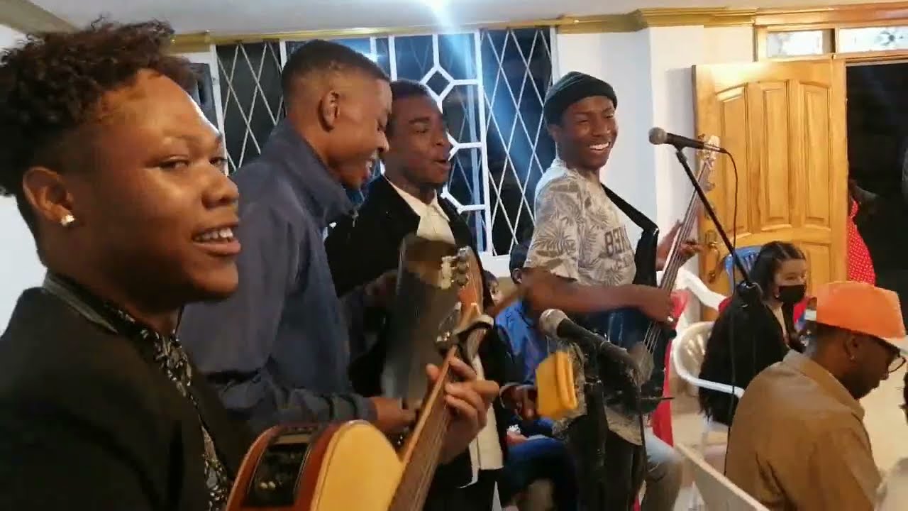 TRADICION DEL VALLE EN VIVO PERUCHO | QUEDATE POR FAVOR (TROPICANA CD MOVIL)