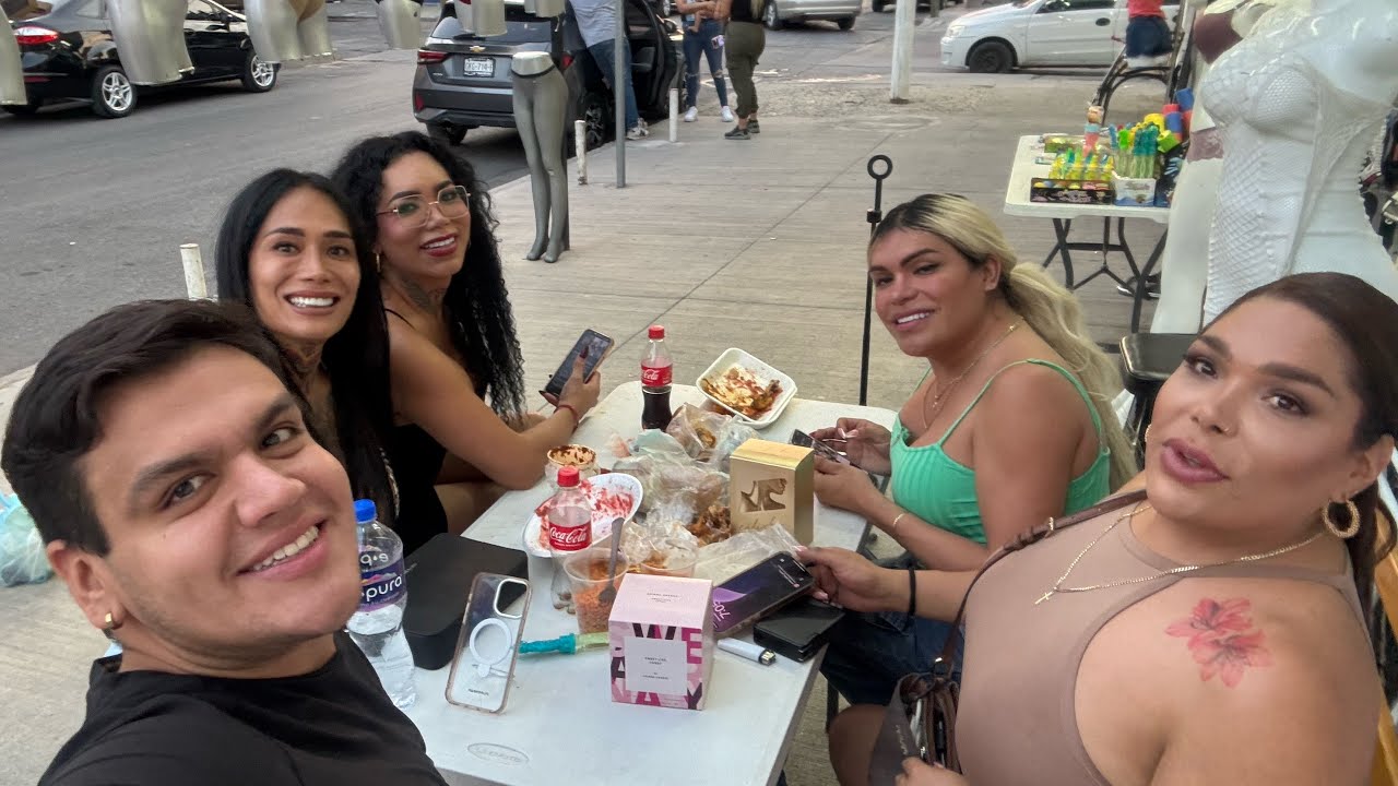 Esperando a Karina y a Paola