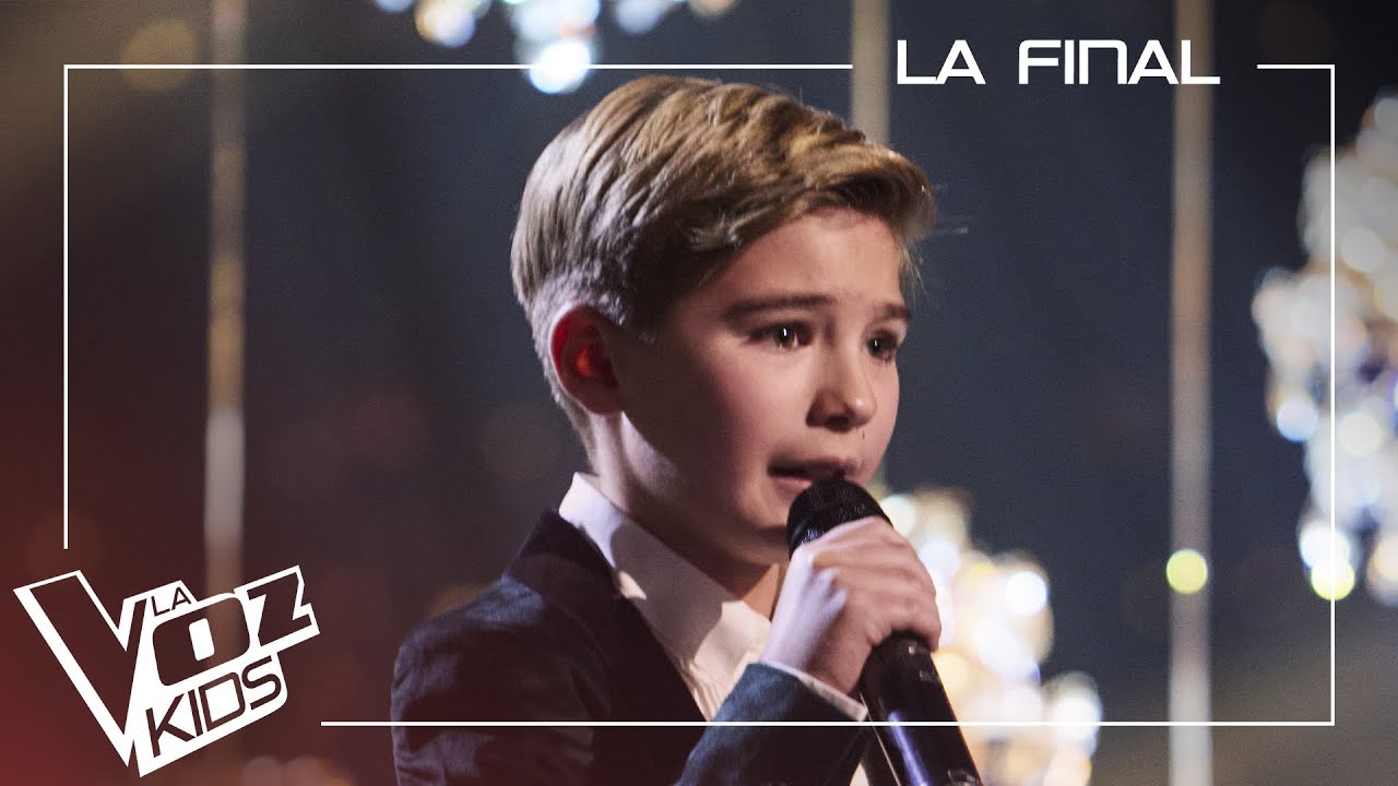 Lucas Paulano canta 
