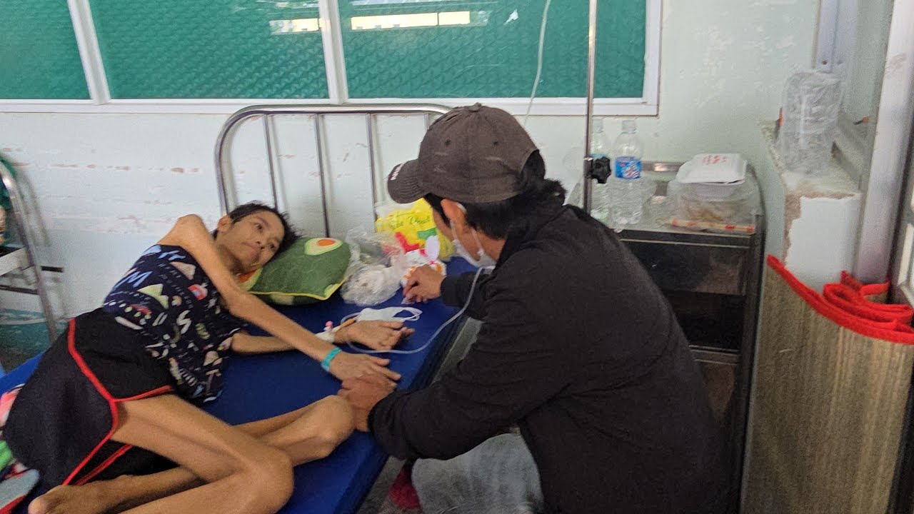 Chị gái nước ngoài bật khóc khi thấy em Trí và Thơ tại bv Phạm Ngọc Thạch 