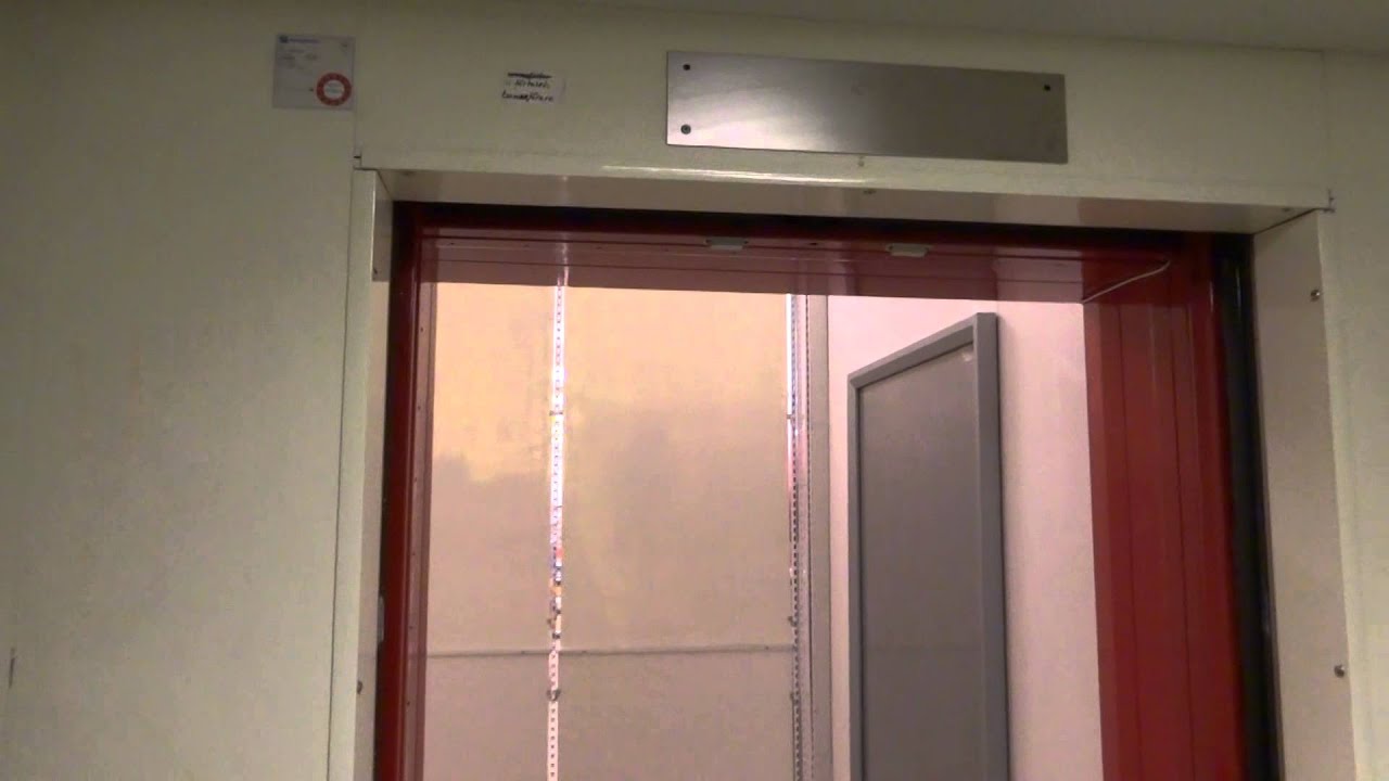 First video wth SONY CyberShot DSC-WX300! mod. elevators @ Åhléns, Gävle, Sweden.