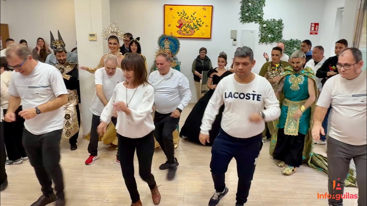 La Asociación Salud Mental Águilas recibe a los personajes del Carnaval