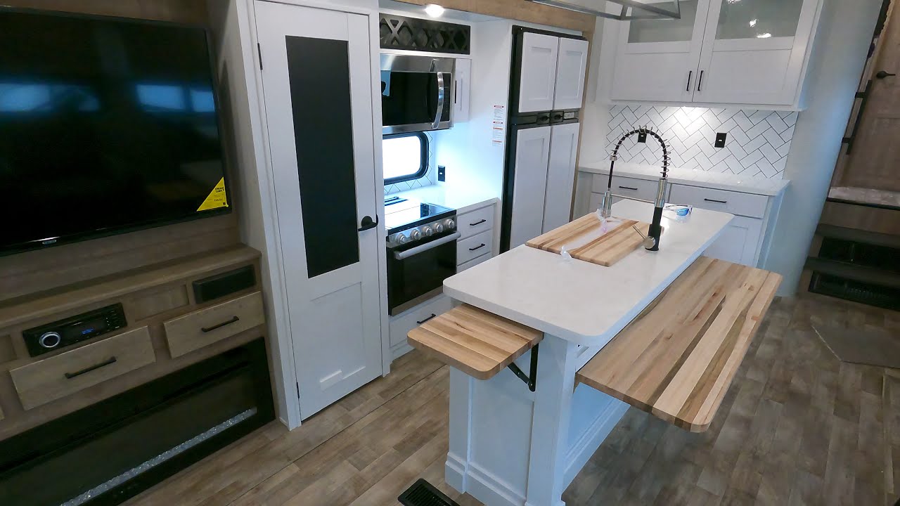 2021 Keystone Arcadia 3660RL Fifth Wheel