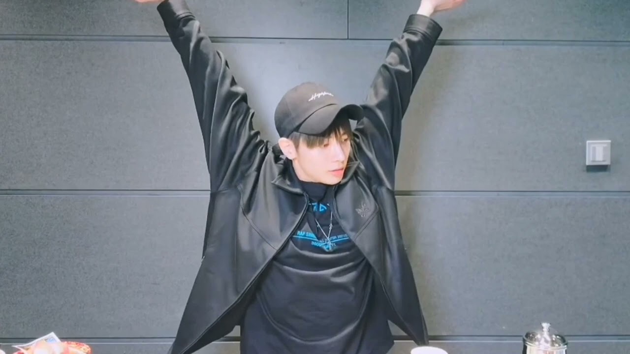 txt 30 seconds video taehyun stretching and tutting