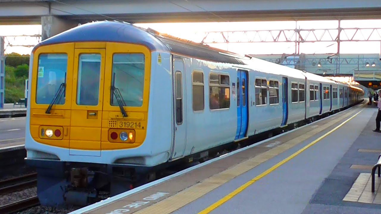 12 Car London Northwestern Railway Class 319s at Milton Keynes Central - 18/07/19